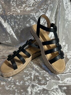 NWT SUN + STONE BLACK SANDALS 8.5